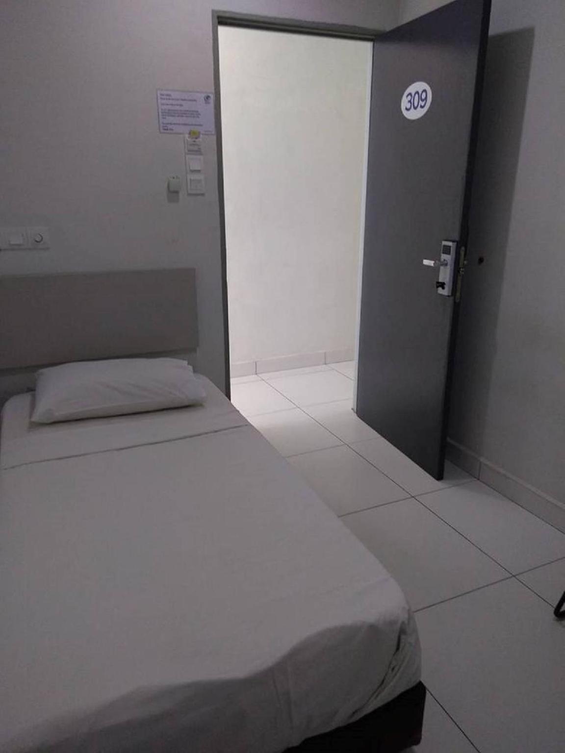 Hotel Rim Global Pj21 Kampong Baharu Sungai Way Exterior photo